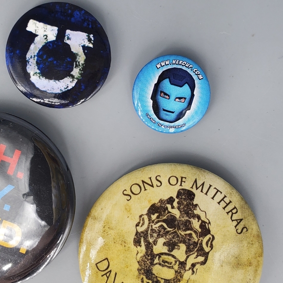 Lot of 4 Novelty Pins - Picture 2 of 4